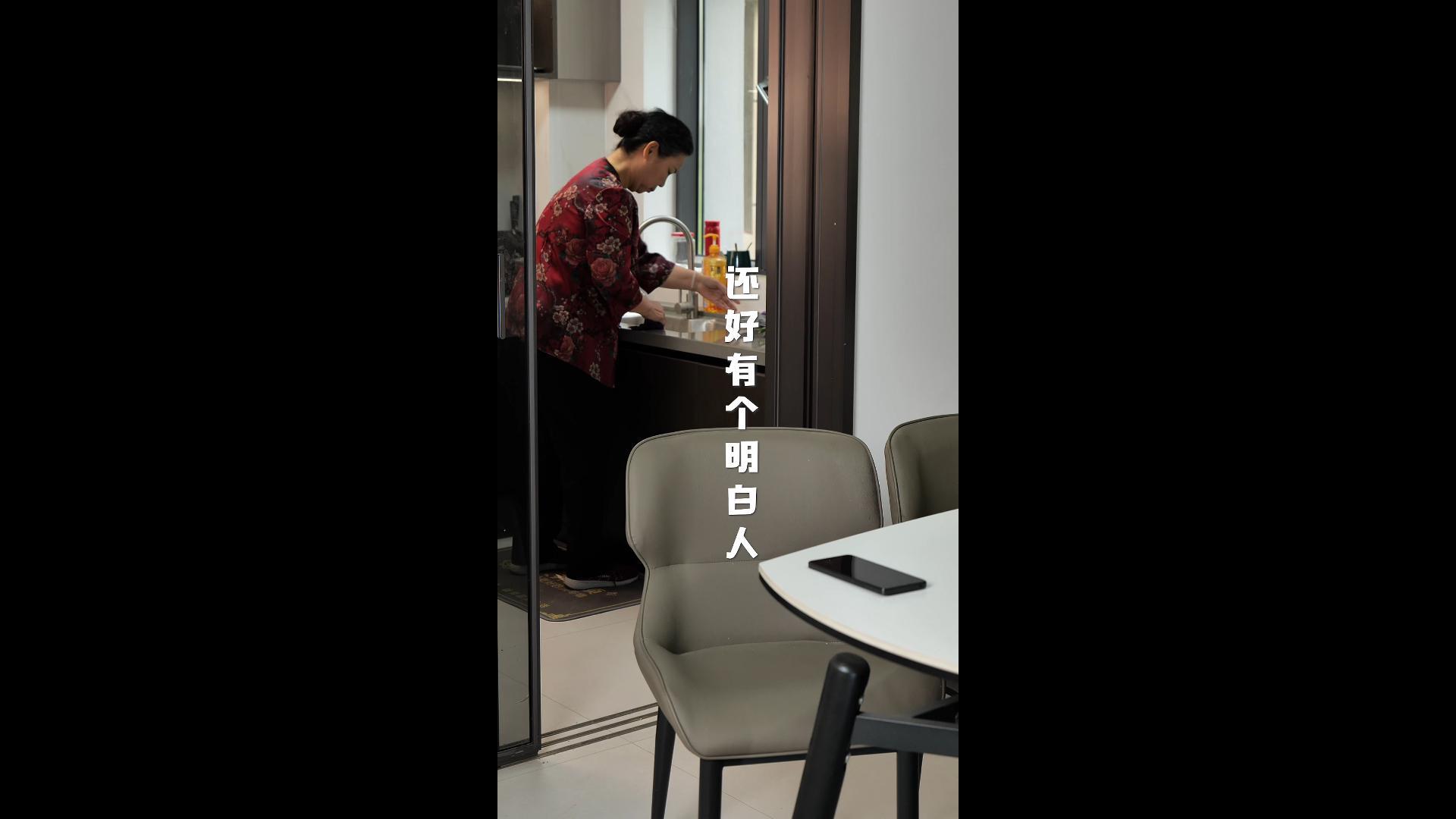 33.《还好有个明白人》司法部  中国法治出版社-封面.jpg